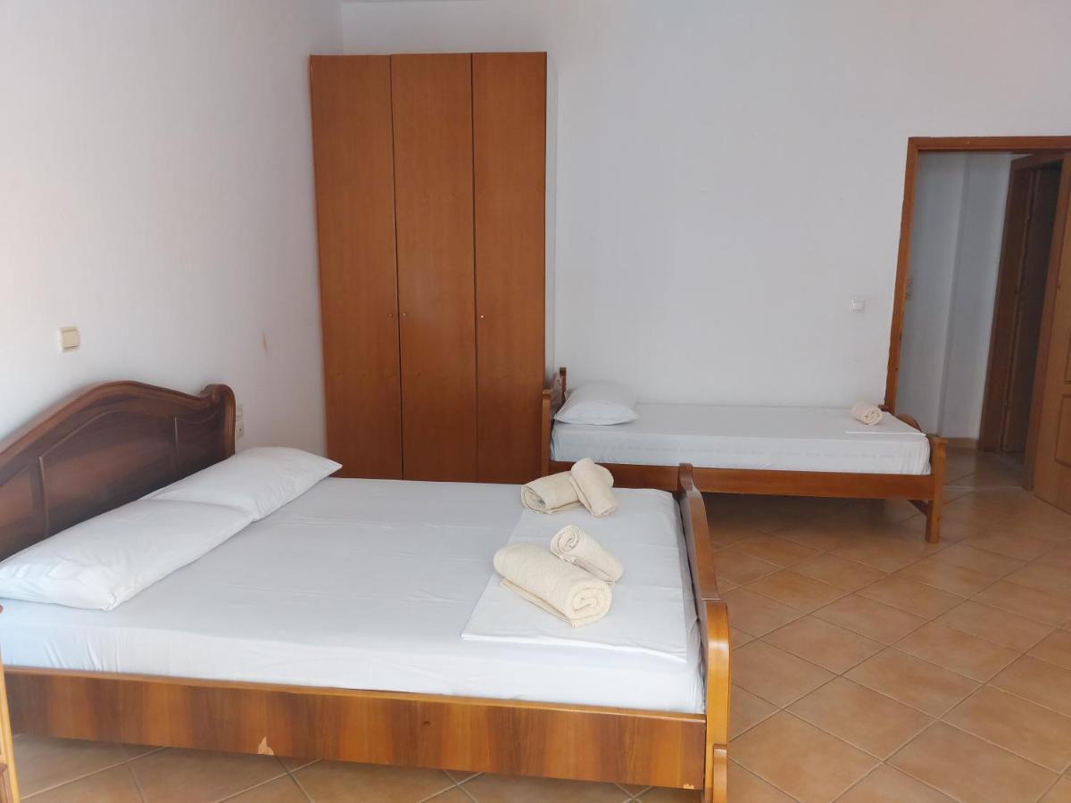 Family Apartments Sarandë Esterno foto