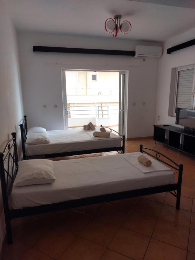 Family Apartments Sarandë Esterno foto