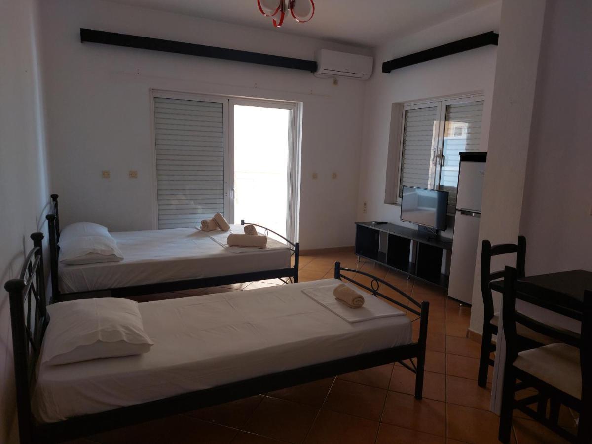 Family Apartments Sarandë Esterno foto