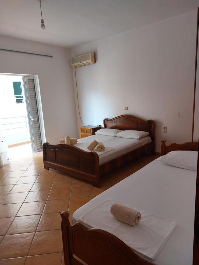 Family Apartments Sarandë Esterno foto