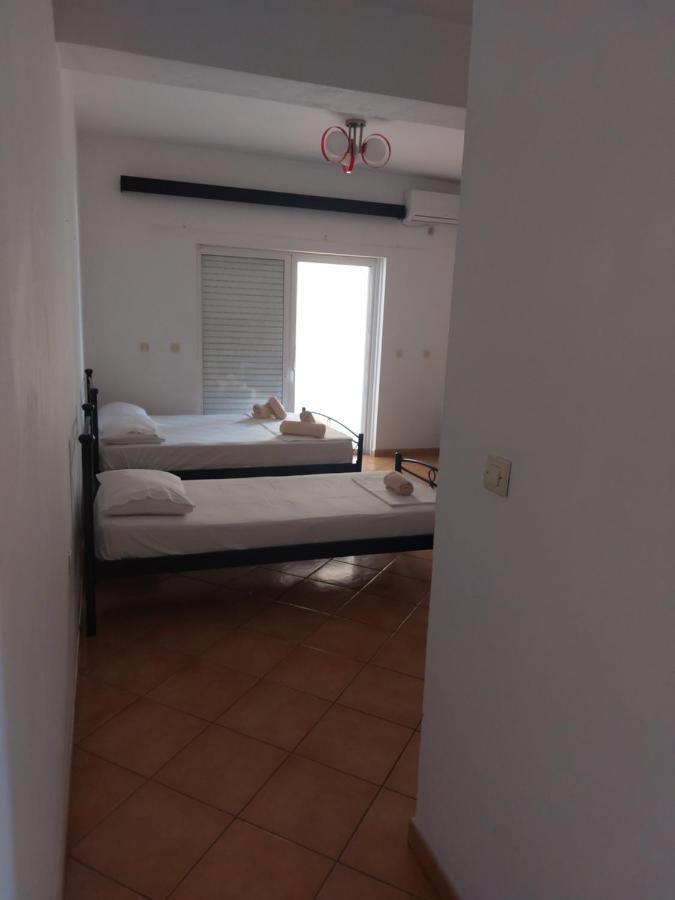 Family Apartments Sarandë Esterno foto