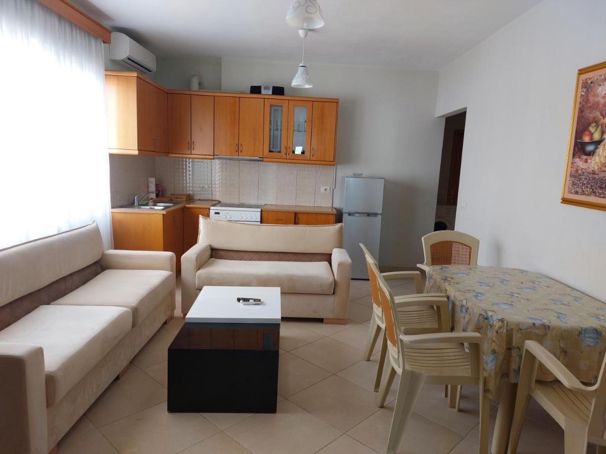 Family Apartments Sarandë Esterno foto
